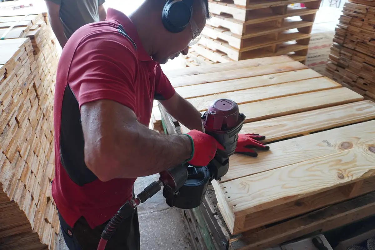 professional is constructing new wooden pallets in Tampa Florida