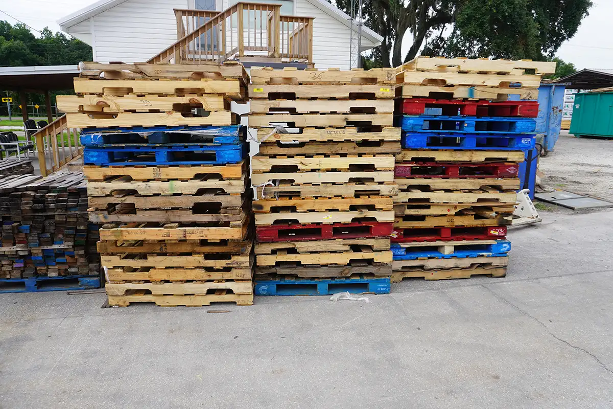 Wooden Pallets manufacturer - new wooden pallets and recycled repaired pallets - Tampa Florida